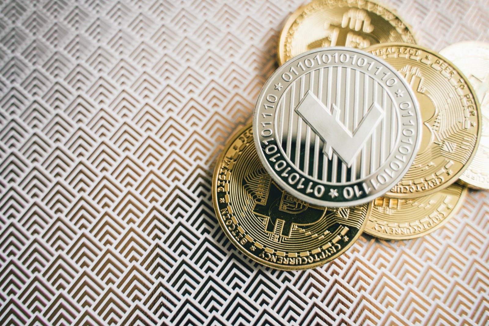 Top 10 Cryptocurrencies to Invest in 2025