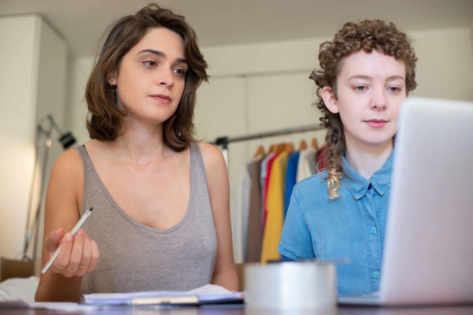 AI-Curated Vintage Fashion Business