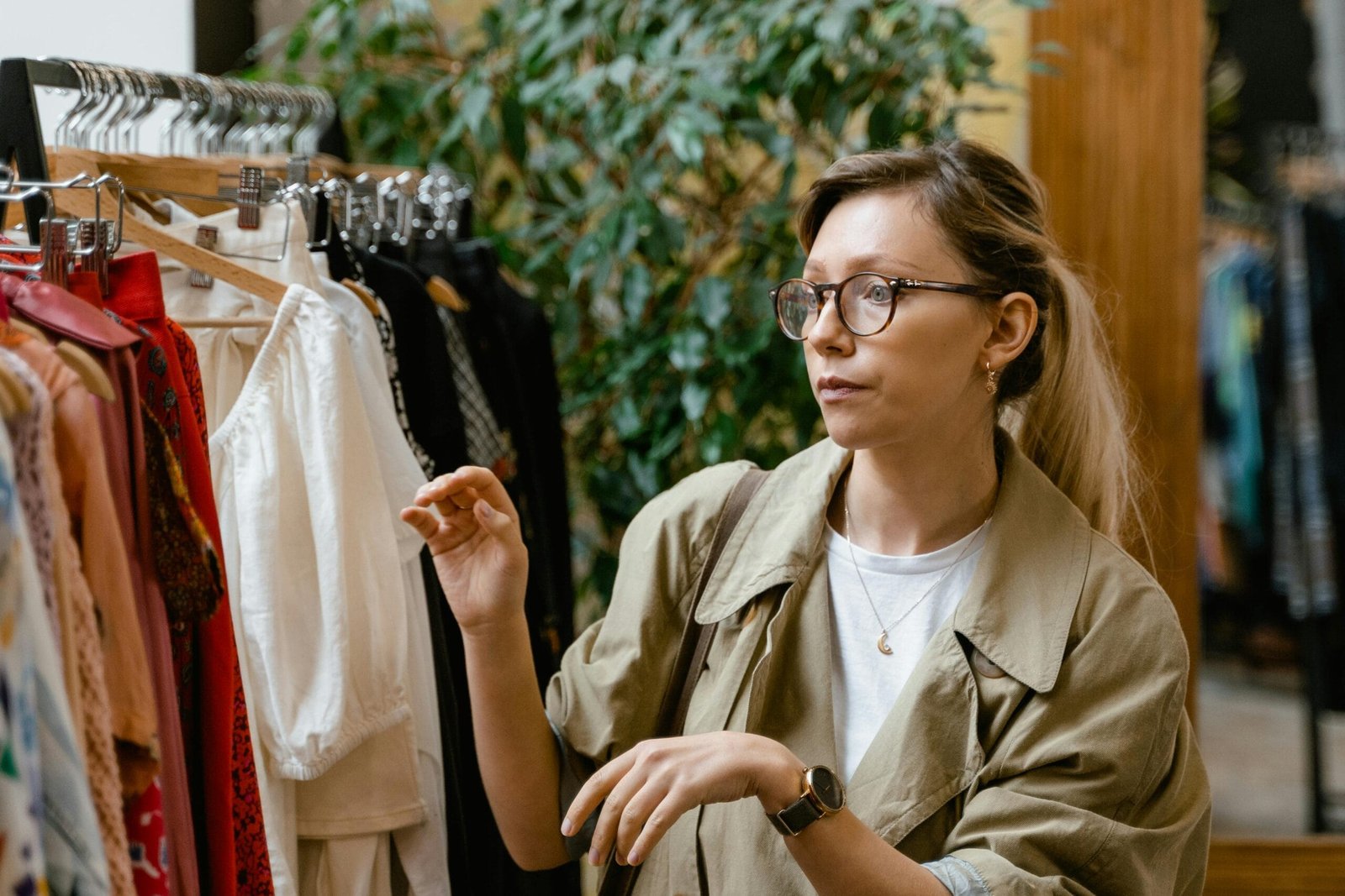 AI-Curated Vintage Fashion Business