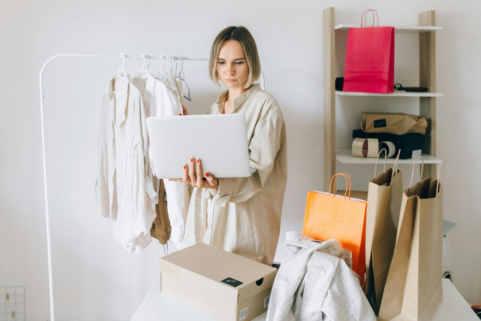 AI-Curated Vintage Fashion Business