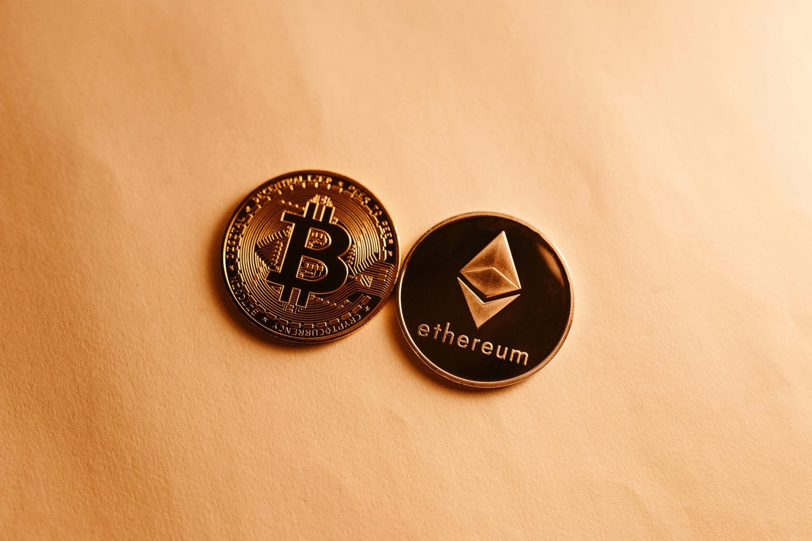 Bitcoin,Ethereum